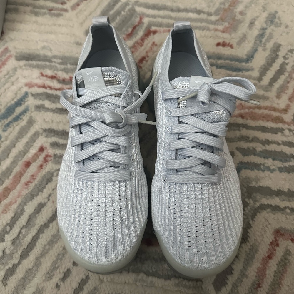 Nike White and Platinum Vapormax Flyknit 3